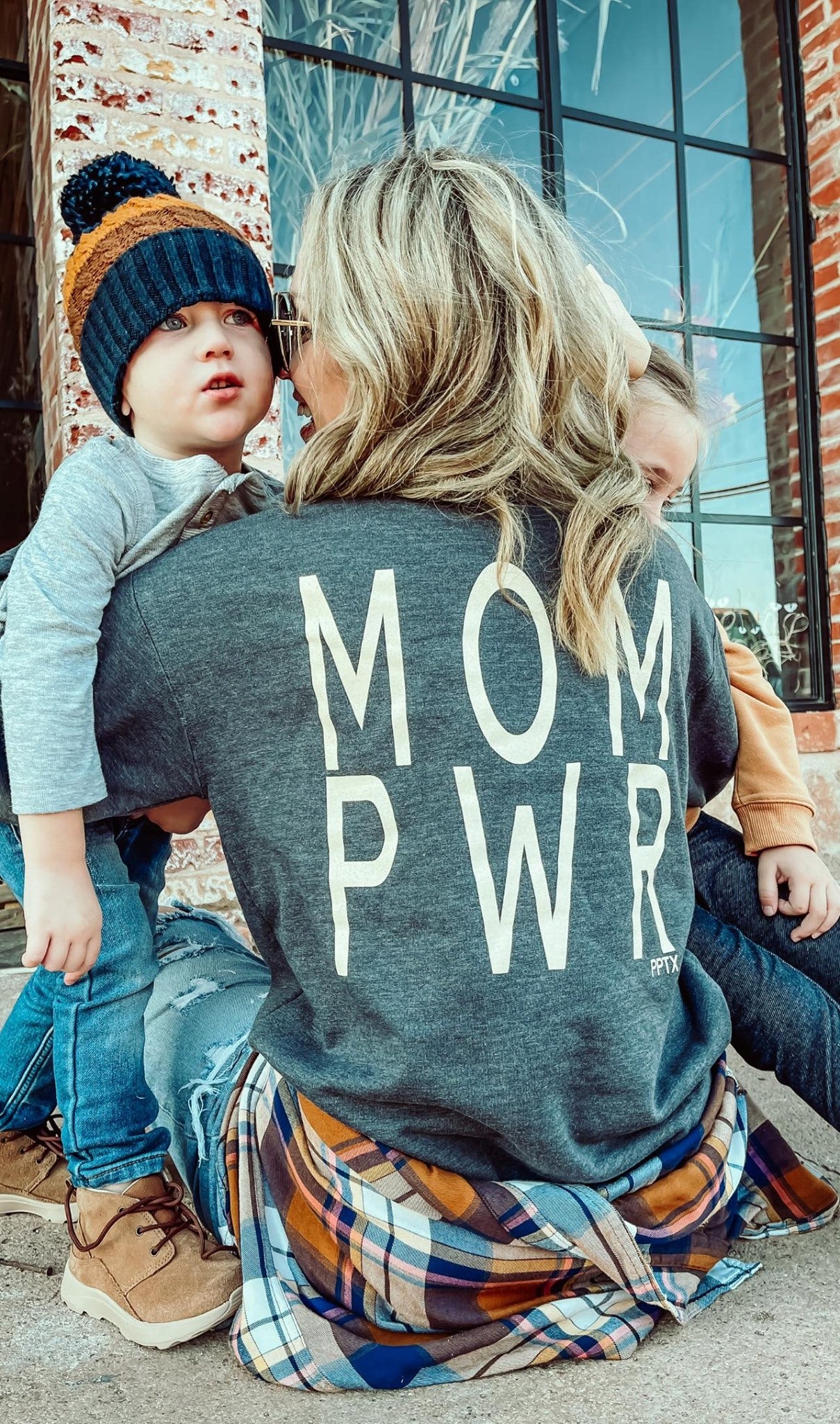 Mom Power L/S tee
