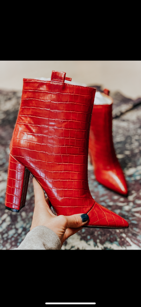 Crocin high top booties {two colors}