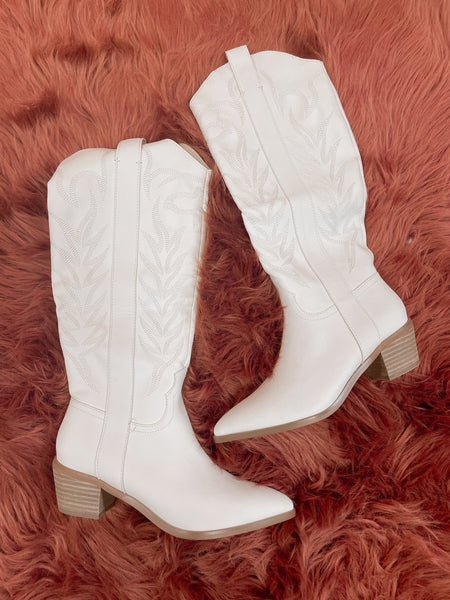 White kat Cowgirl Booties