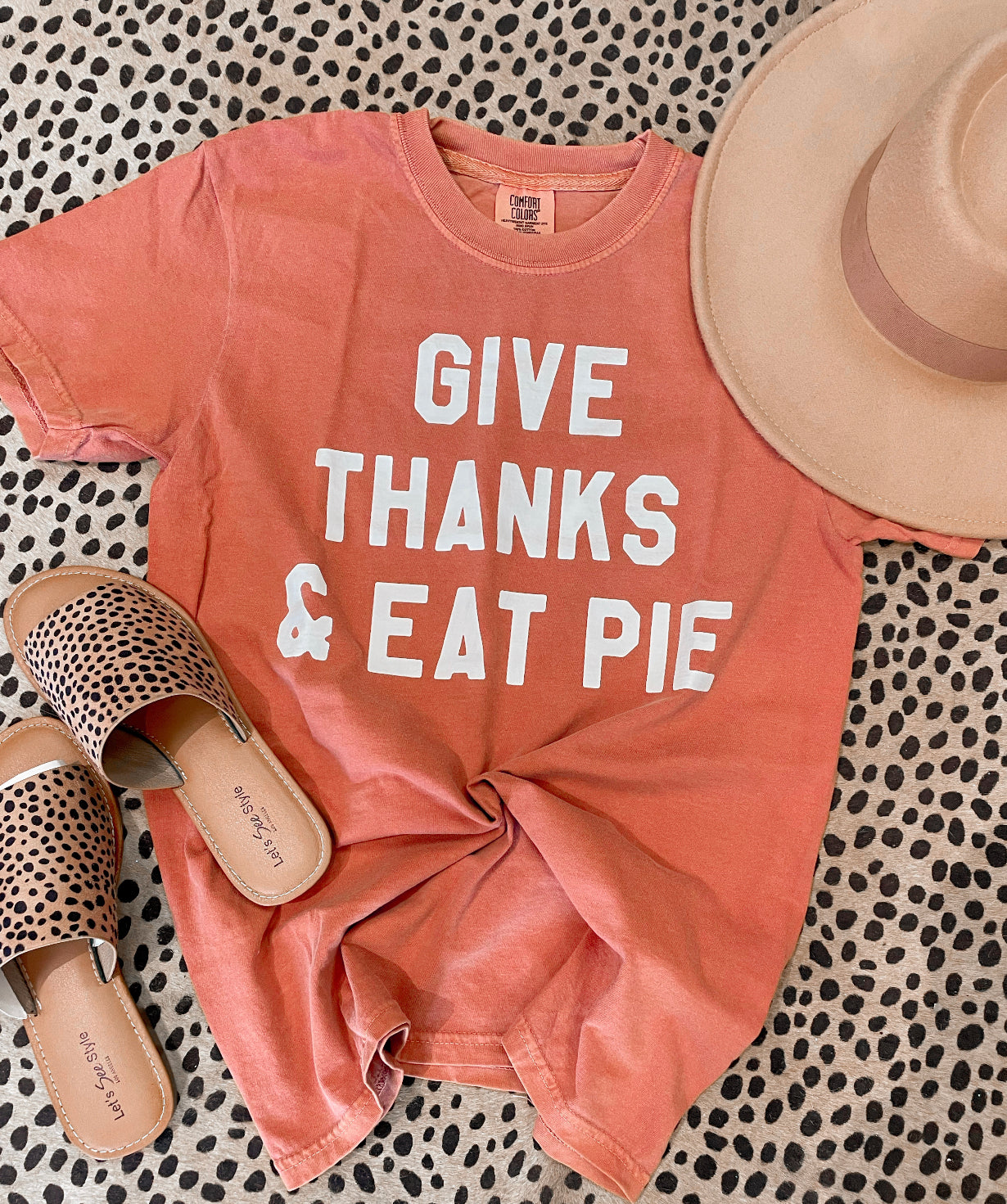 Give thanks + eat pie tee
